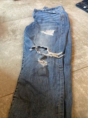 Maurices Men's Distressed Blue Relaxed Jeans